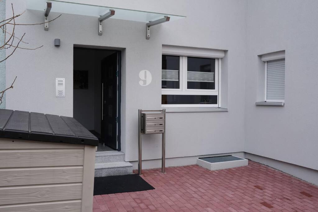 1 Zimmer Wohnung Dg Mit Klimaanlage Und Kleinen Balkon Oedheim Exterior foto