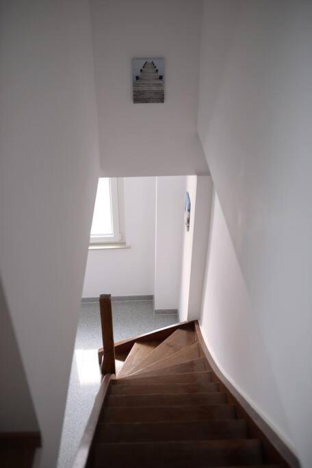 1 Zimmer Wohnung Dg Mit Klimaanlage Und Kleinen Balkon Oedheim Exterior foto