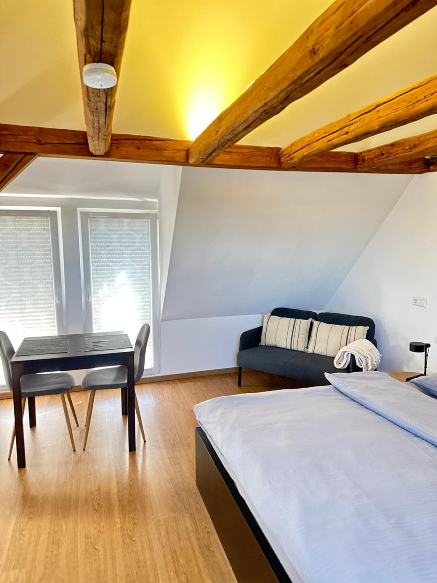 1 Zimmer Wohnung Dg Mit Klimaanlage Und Kleinen Balkon Oedheim Exterior foto